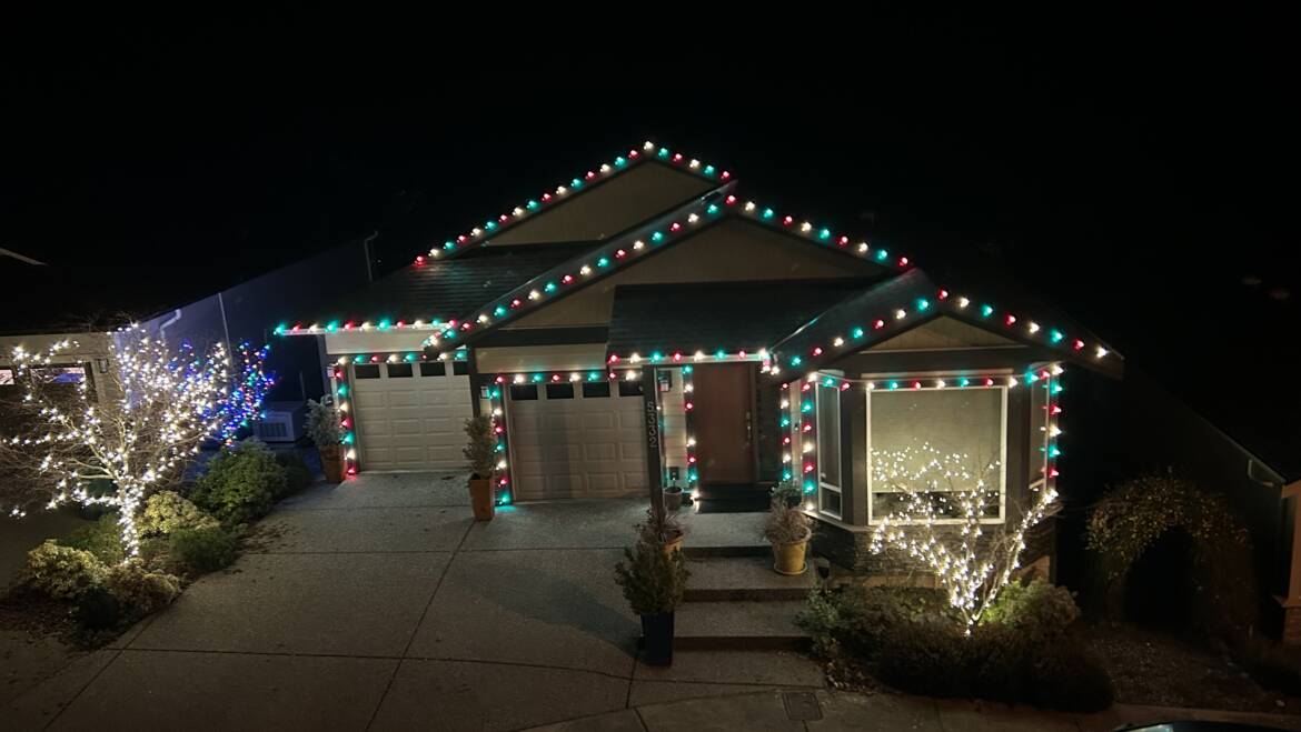 Before & After: How Our Holiday Light Installation Transforms Homes in Nanaimo