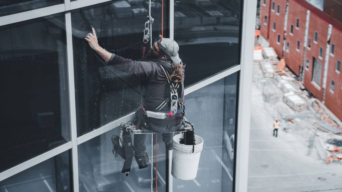 What Should I Look for When Hiring an Exterior Cleaning Company?